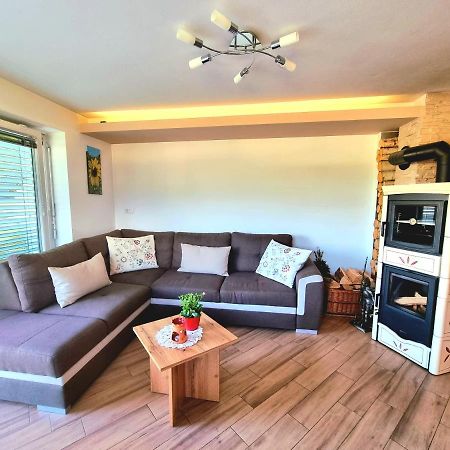 Gartnar Home -Hiska S Pridihom Domacnosti In Pogledom Na Hribe. Radovljica Kültér fotó