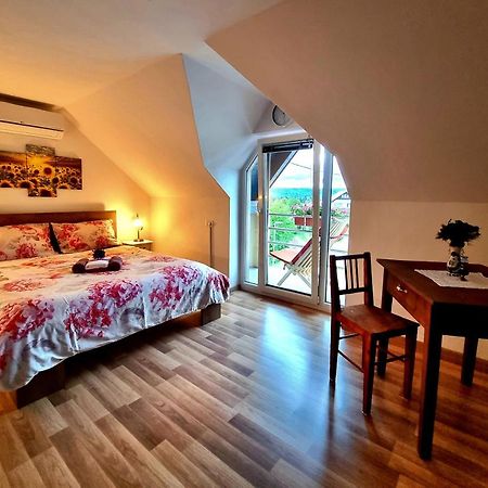 Gartnar Home -Hiska S Pridihom Domacnosti In Pogledom Na Hribe. Radovljica Kültér fotó