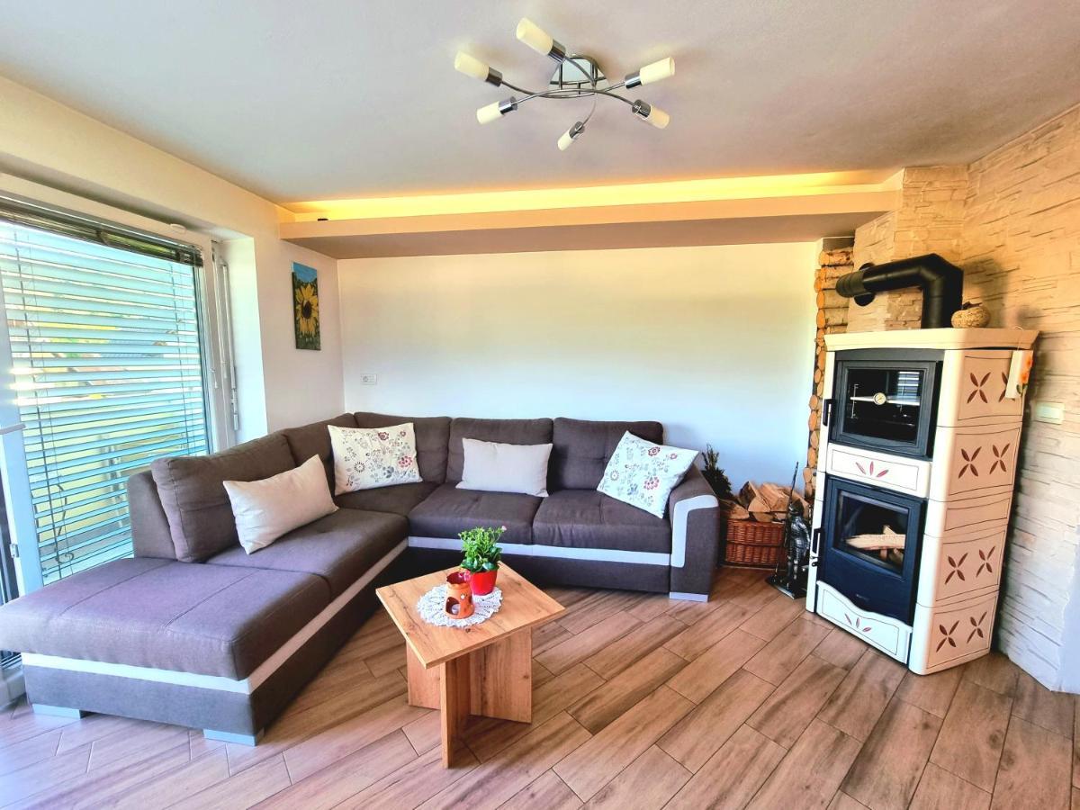 Gartnar Home -Hiska S Pridihom Domacnosti In Pogledom Na Hribe. Radovljica Kültér fotó